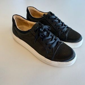 naturalizer cairo sneaker